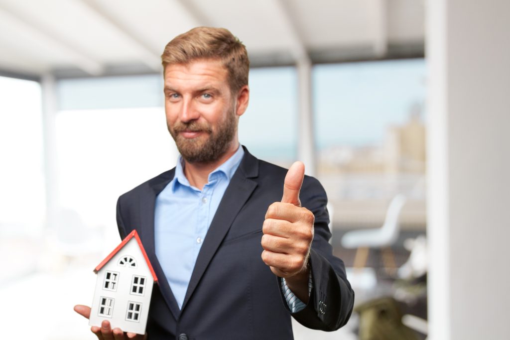 What to Expect When Working with a Real Estate Agent to Sell Your Home