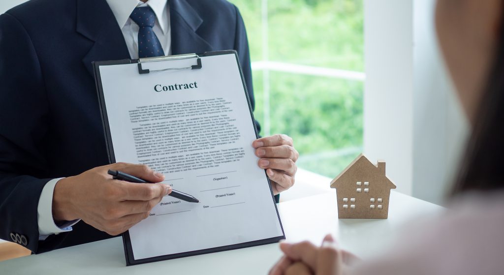 The Importance of Having a Solid Contract When Selling with a Real Estate Agent